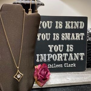 NWT Signed WHBM Gold Tone Crystal Necklace!